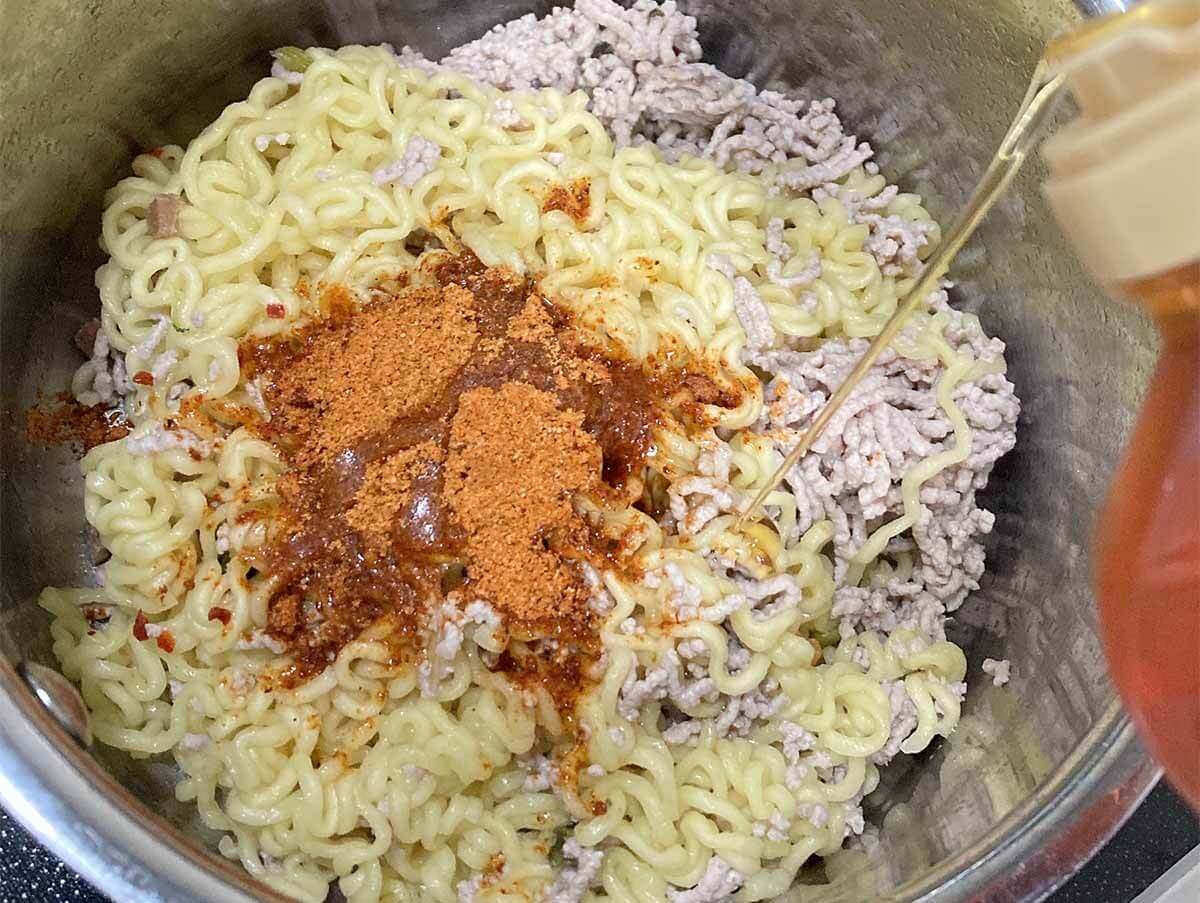 タサン志麻さん「辛ラーメンのまぜそば」