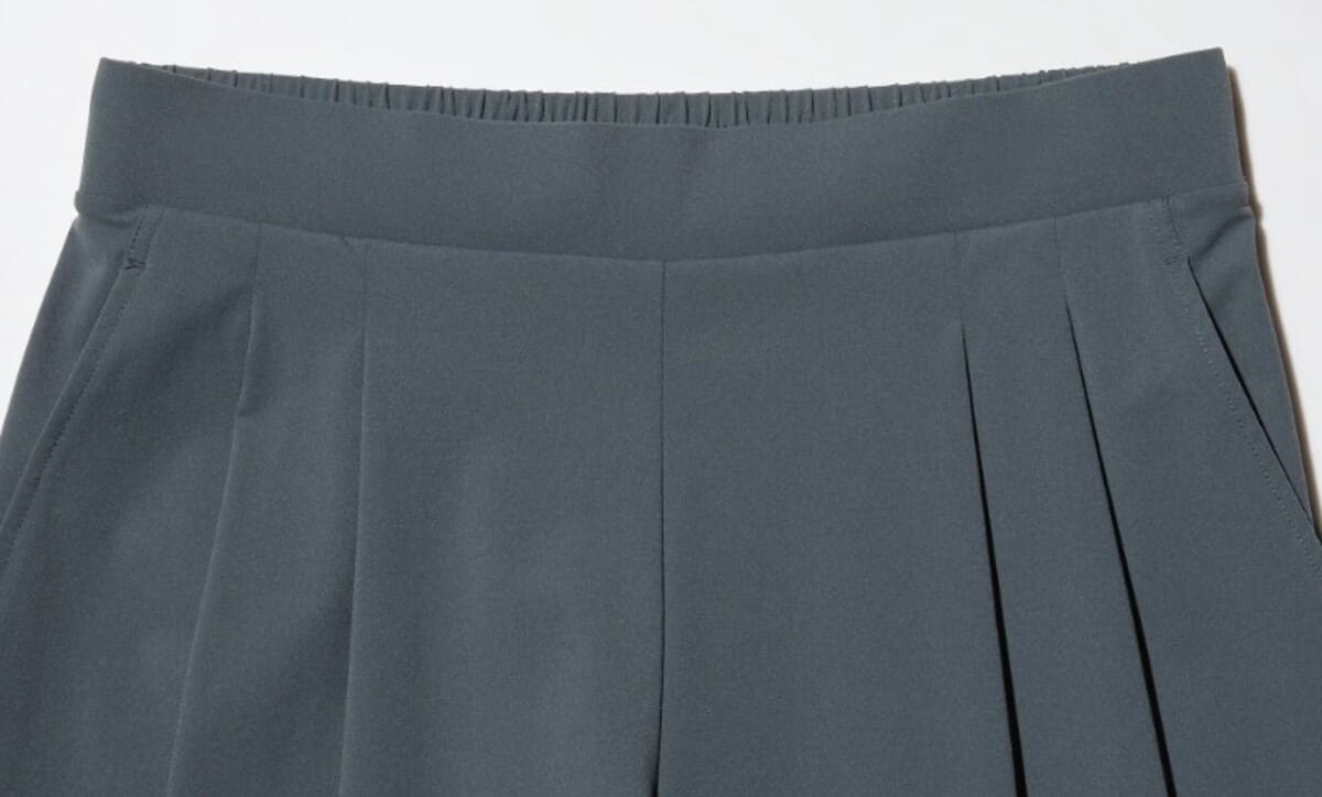 ユニクロ　ウルトラストレッチアクティブワイドパンツ