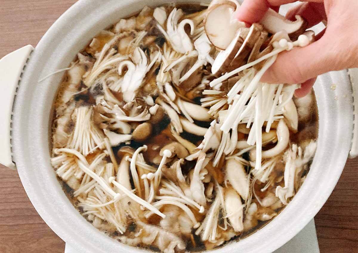 栗原はるみさん「きのこスープ鍋」