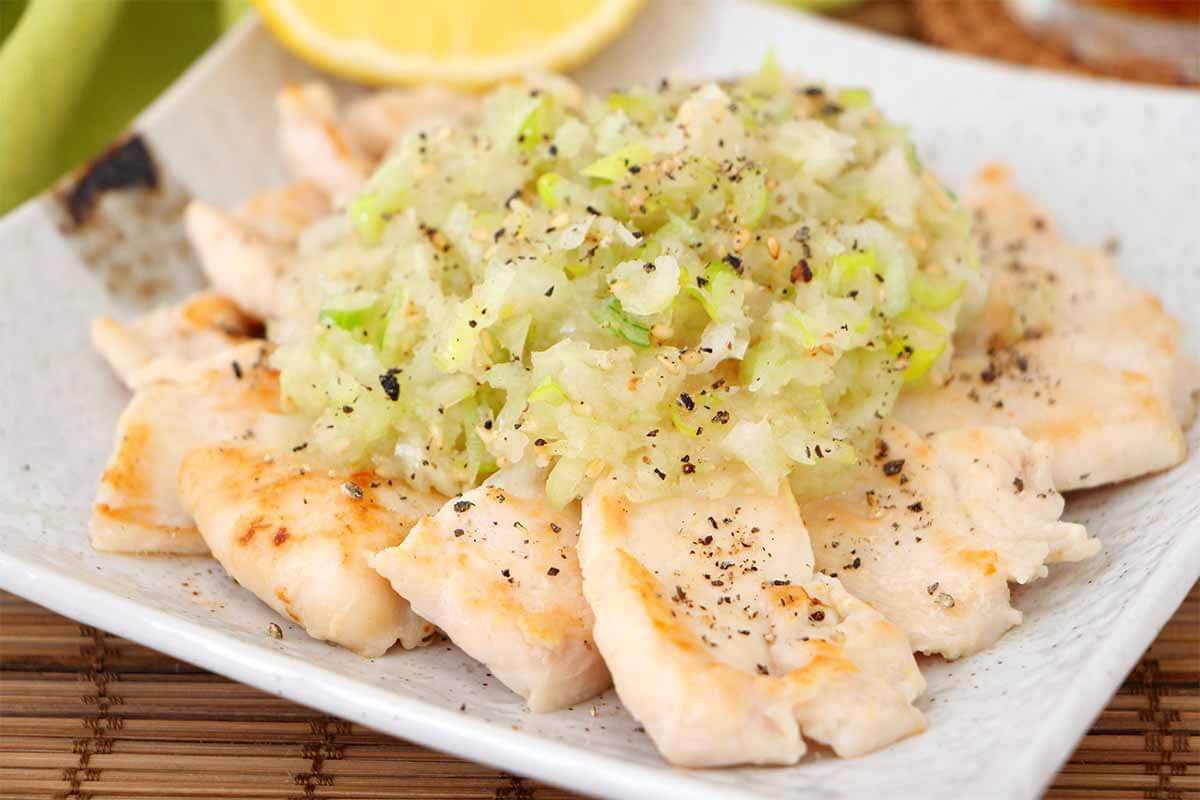 笠原将弘さん「鶏むね肉のタン塩風」