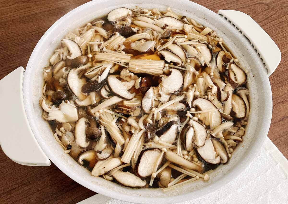 栗原はるみさん「きのこスープ鍋」