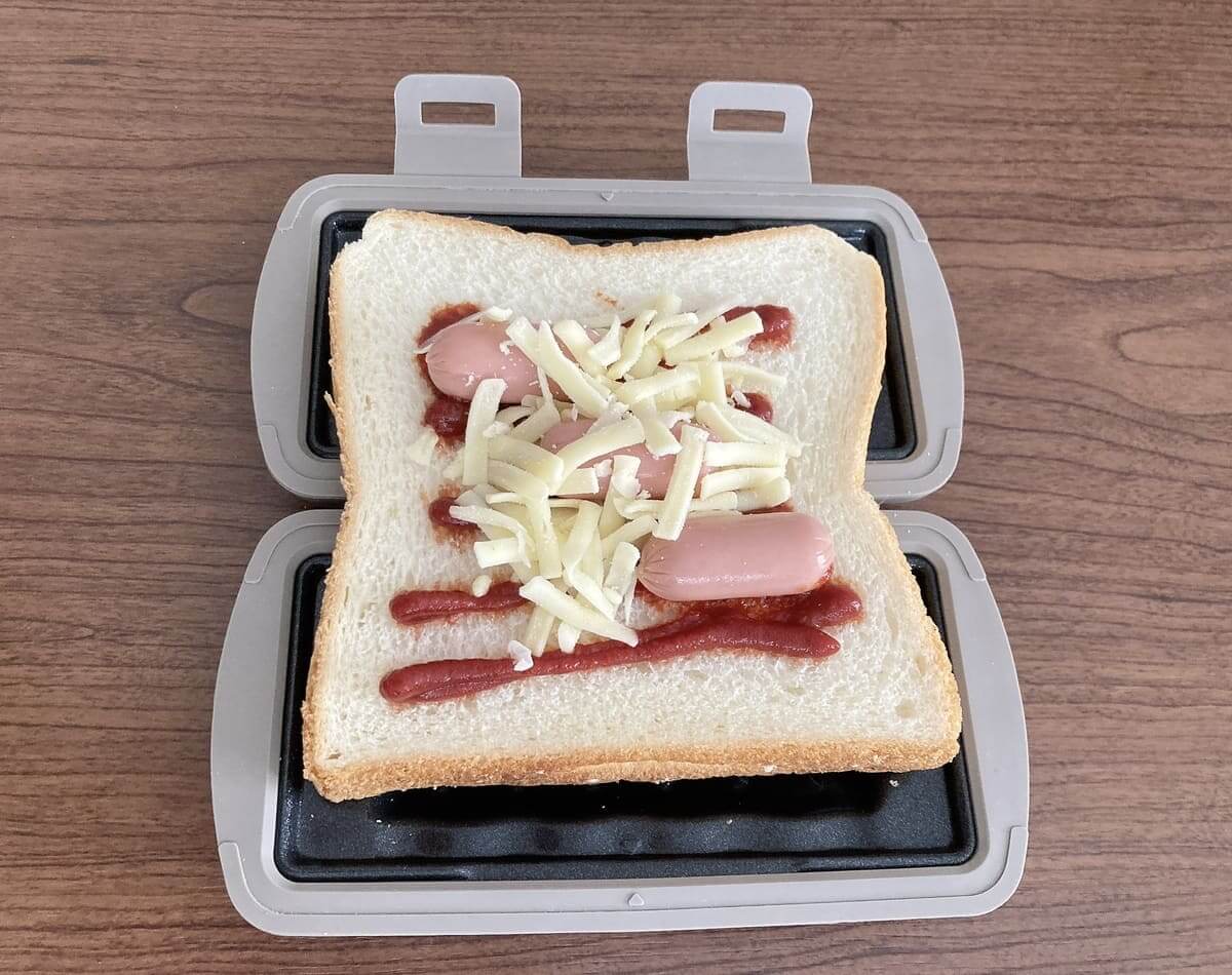 3COINS「電子レンジ用ハーフホットサンドメーカー」