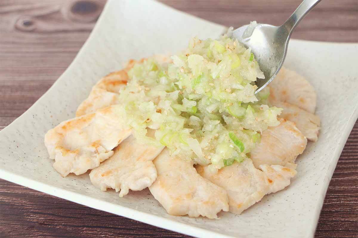 笠原将弘さん「鶏むね肉のタン塩風」