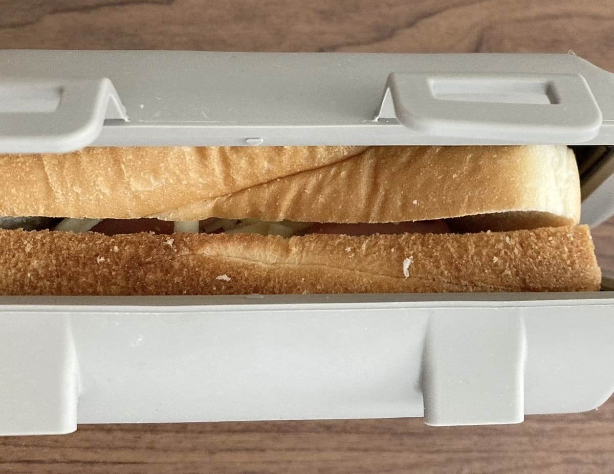 3COINS「電子レンジ用ハーフホットサンドメーカー」