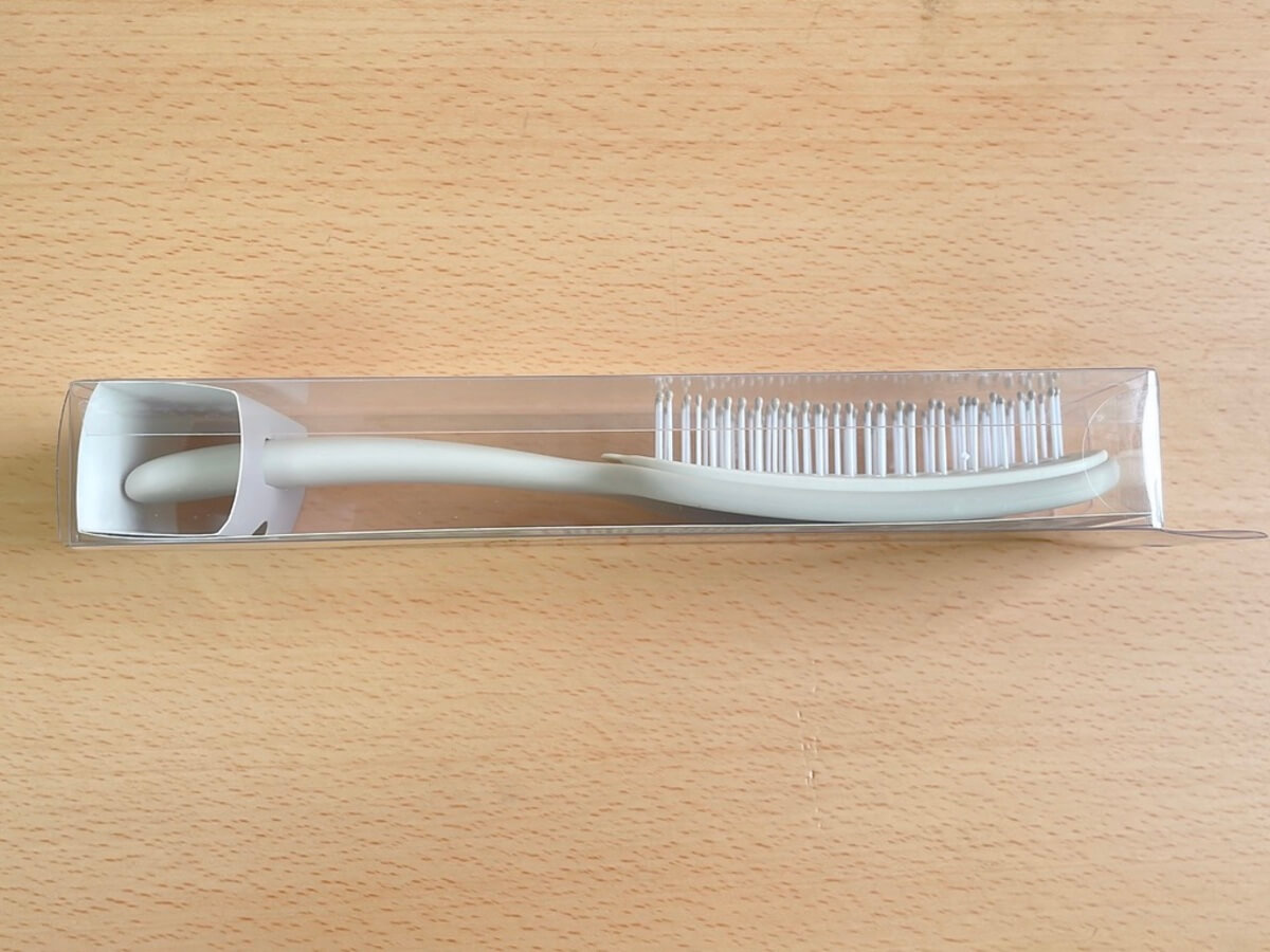 3COINS「そうじがしやすいヘアブラシ／and us」