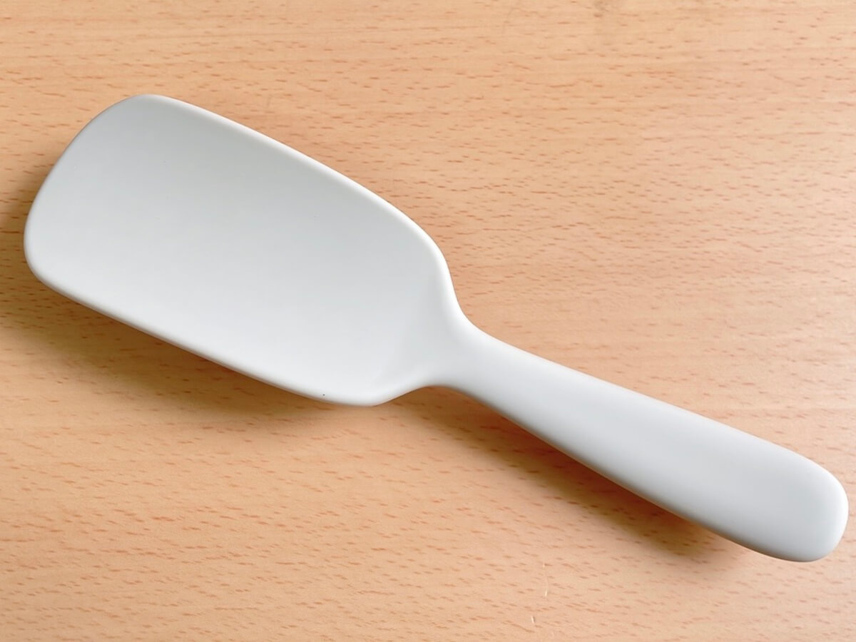 3COINS「そうじがしやすいヘアブラシ／and us」