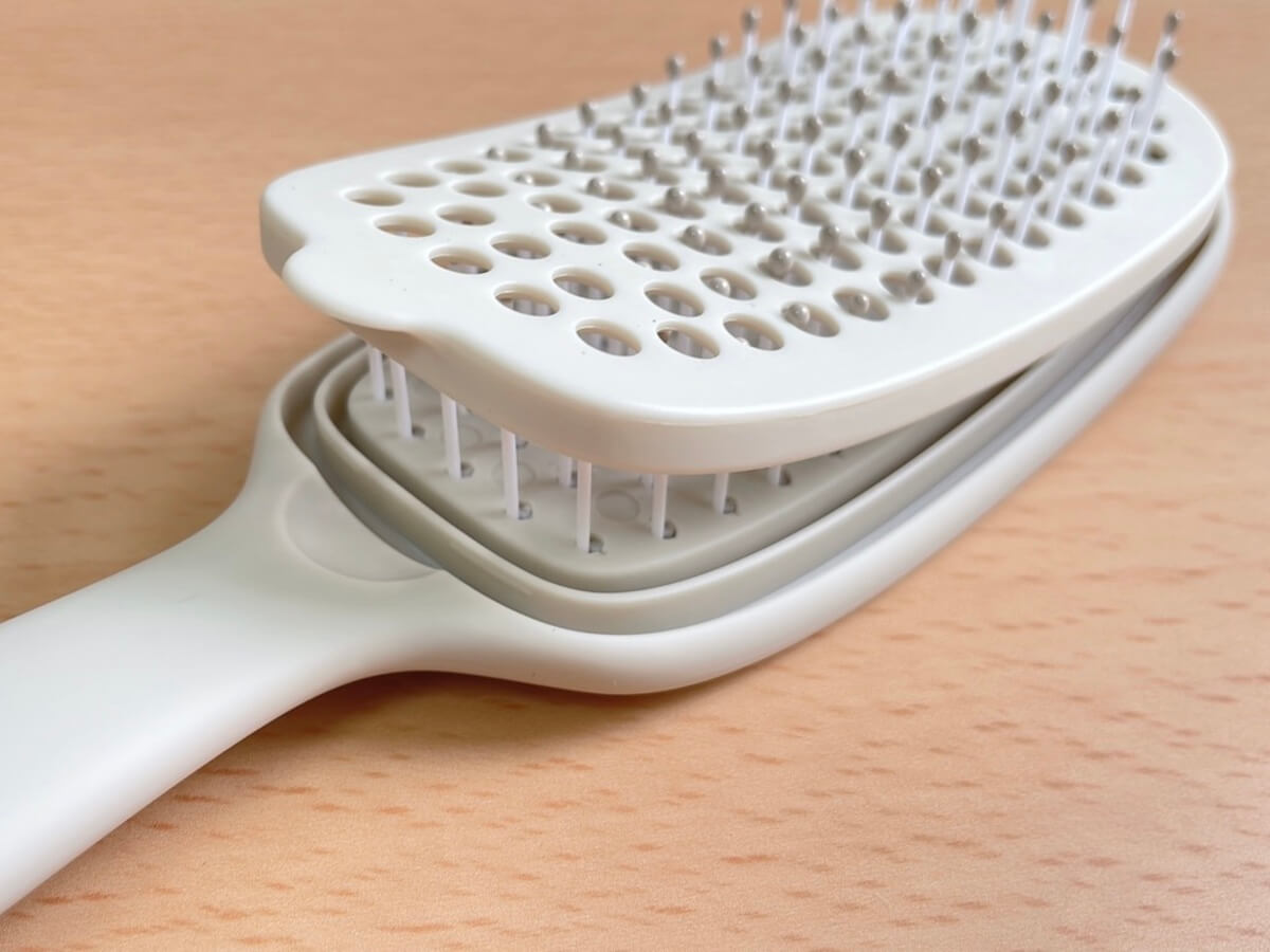 3COINS「そうじがしやすいヘアブラシ／and us」