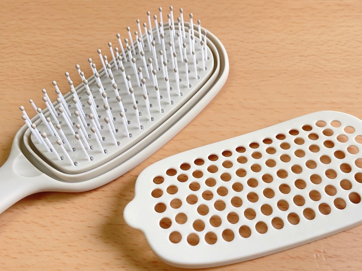 3COINS「そうじがしやすいヘアブラシ／and us」