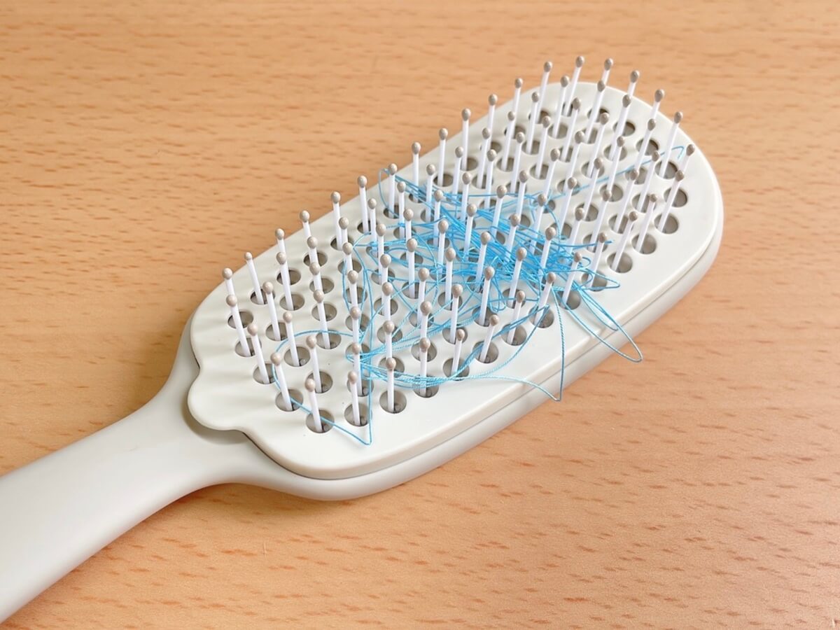 3COINS「そうじがしやすいヘアブラシ／and us」