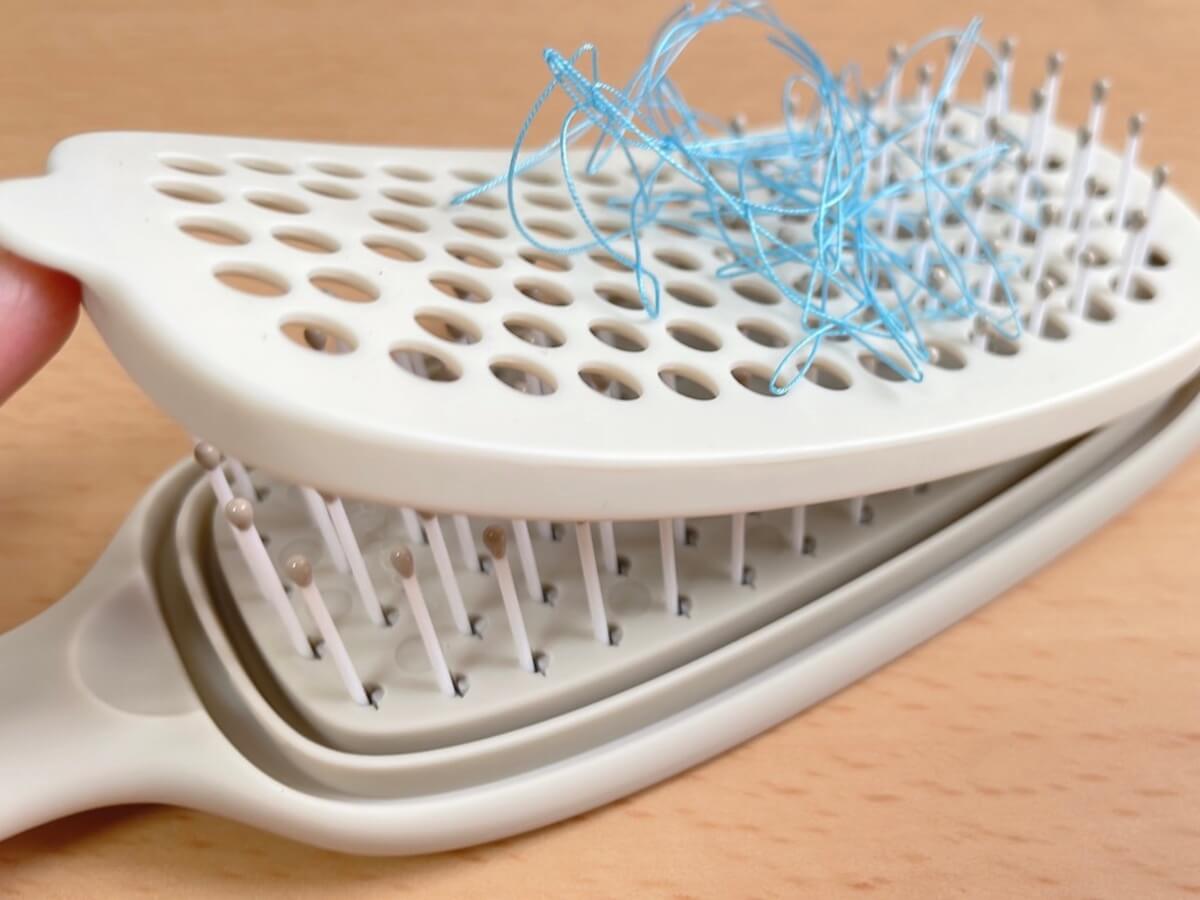 3COINS「そうじがしやすいヘアブラシ／and us」