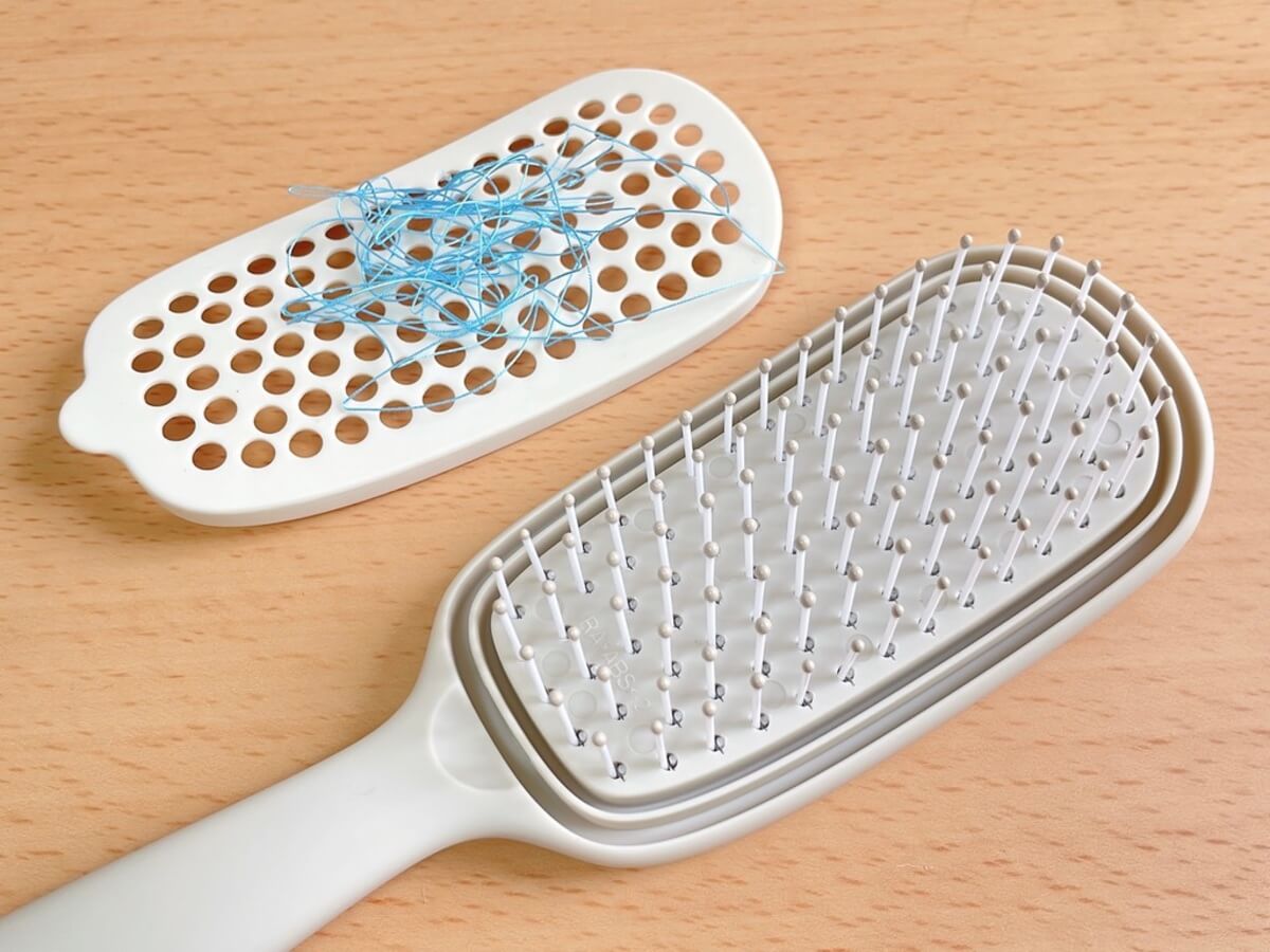 3COINS「そうじがしやすいヘアブラシ／and us」