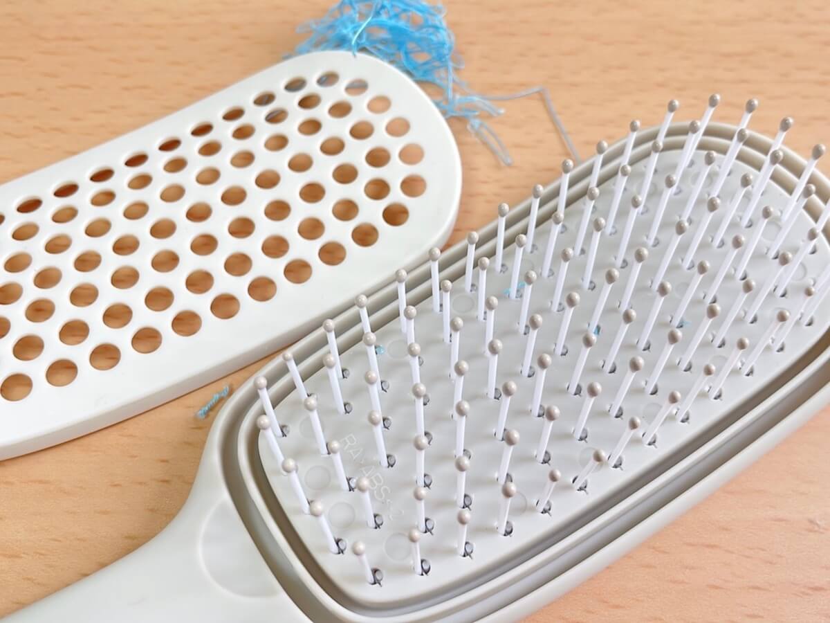 3COINS「そうじがしやすいヘアブラシ／and us」