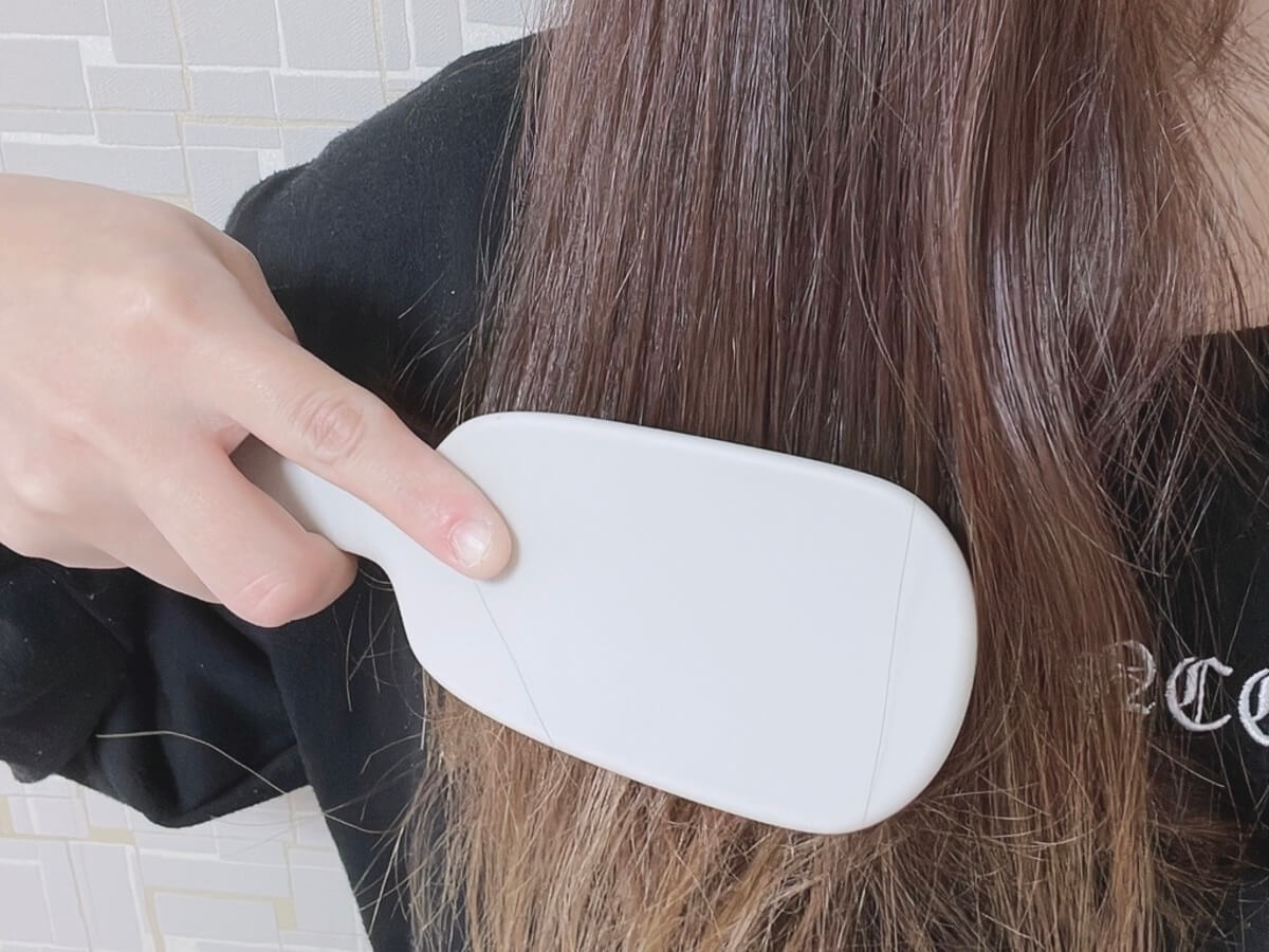 3COINS「そうじがしやすいヘアブラシ／and us」