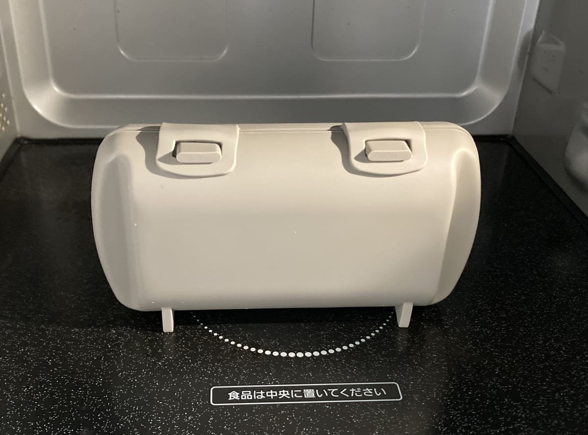 3COINS「電子レンジ用ハーフホットサンドメーカー」