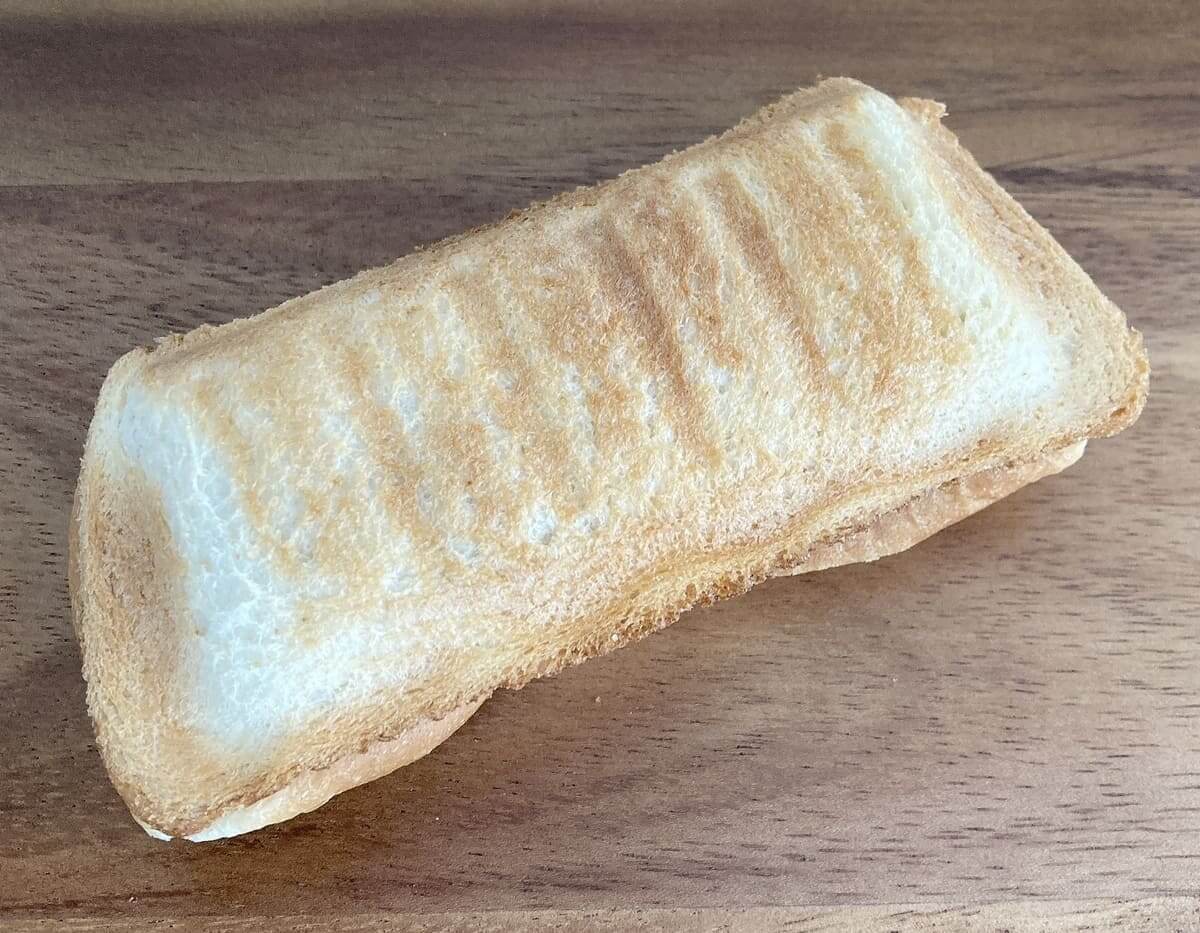 3COINS「電子レンジ用ハーフホットサンドメーカー」