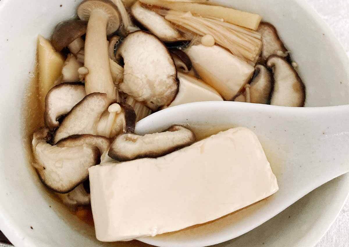 栗原はるみさん「きのこスープ鍋」