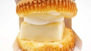 ファミマバタームースサンド