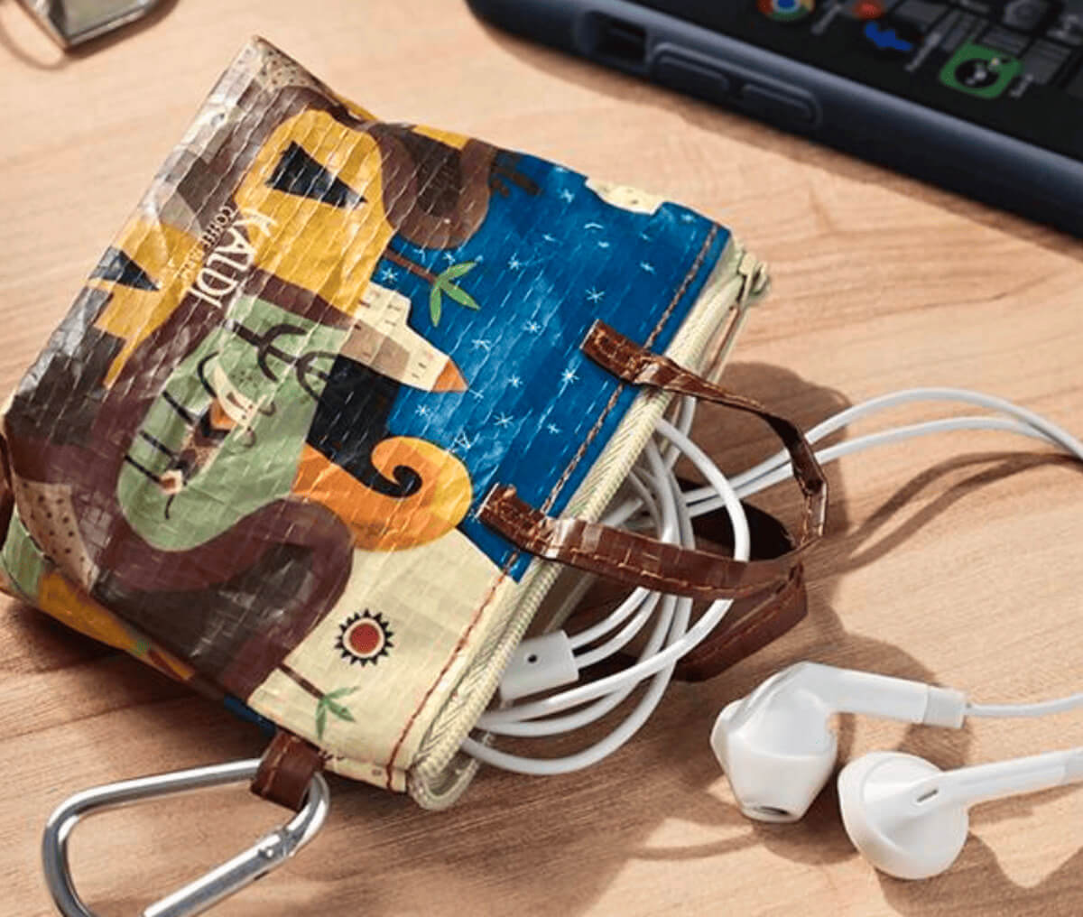 カルディ伝説柄カラビナ付きミニバッグ(コーヒーゼリー入り)