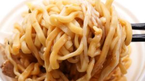 ファミマ45%増量「ラーメン荘 歴史を刻め監修 豚ラーメン」