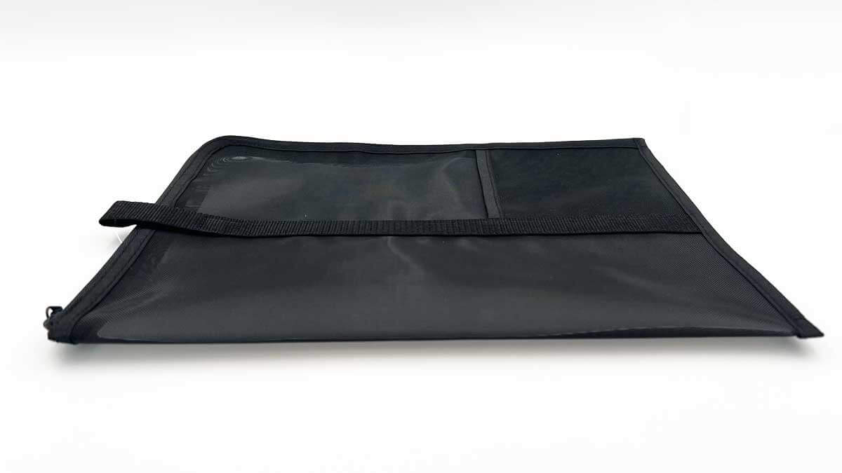 無印良品「ナイロンメッシュ　縦型書類ケース・仕切り付」