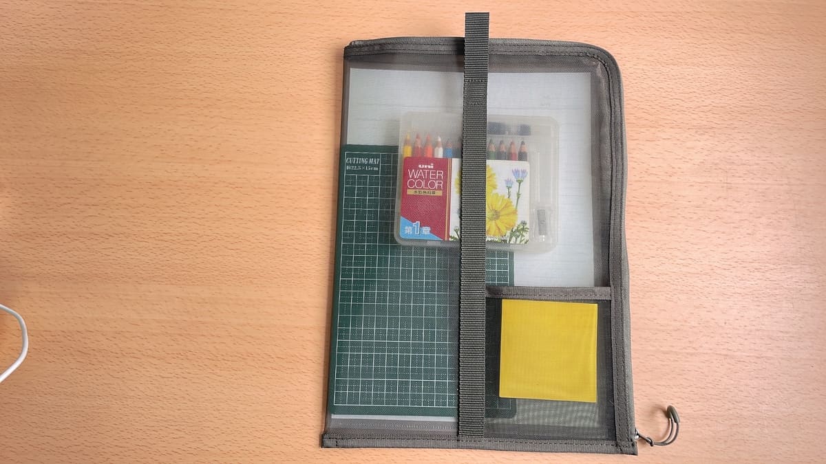 無印良品「ナイロンメッシュ　縦型書類ケース・仕切り付」