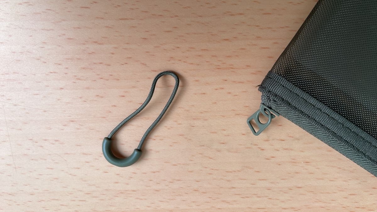 無印良品「ナイロンメッシュ　縦型書類ケース・仕切り付」