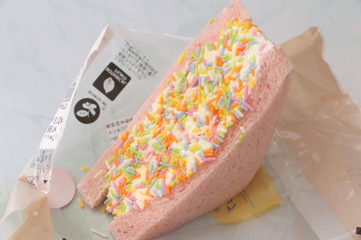 セブンイレブン「よくばりサンド カラーチョコ&ホイップ」