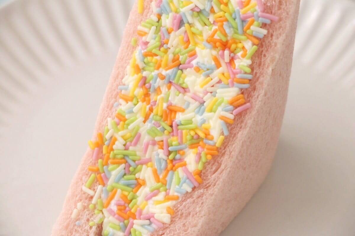 セブンイレブン「よくばりサンド カラーチョコ&ホイップ」