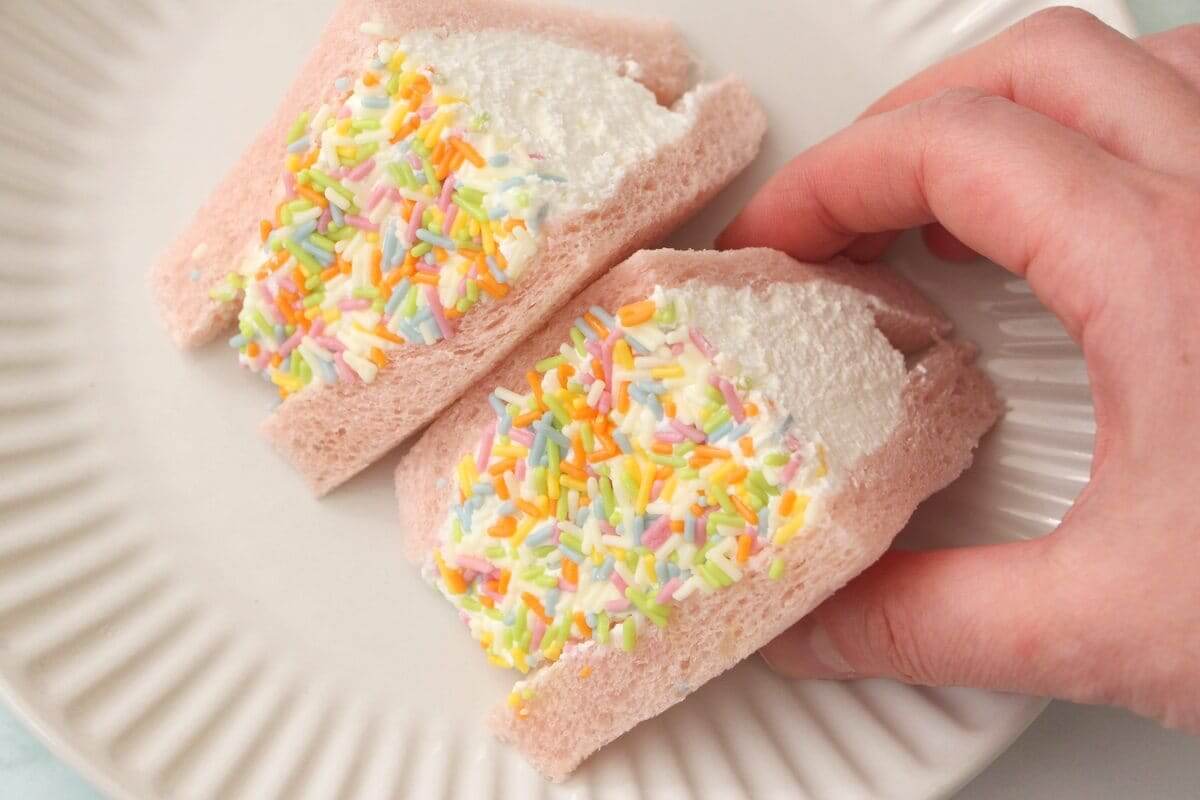 セブンイレブン「よくばりサンド カラーチョコ&ホイップ」