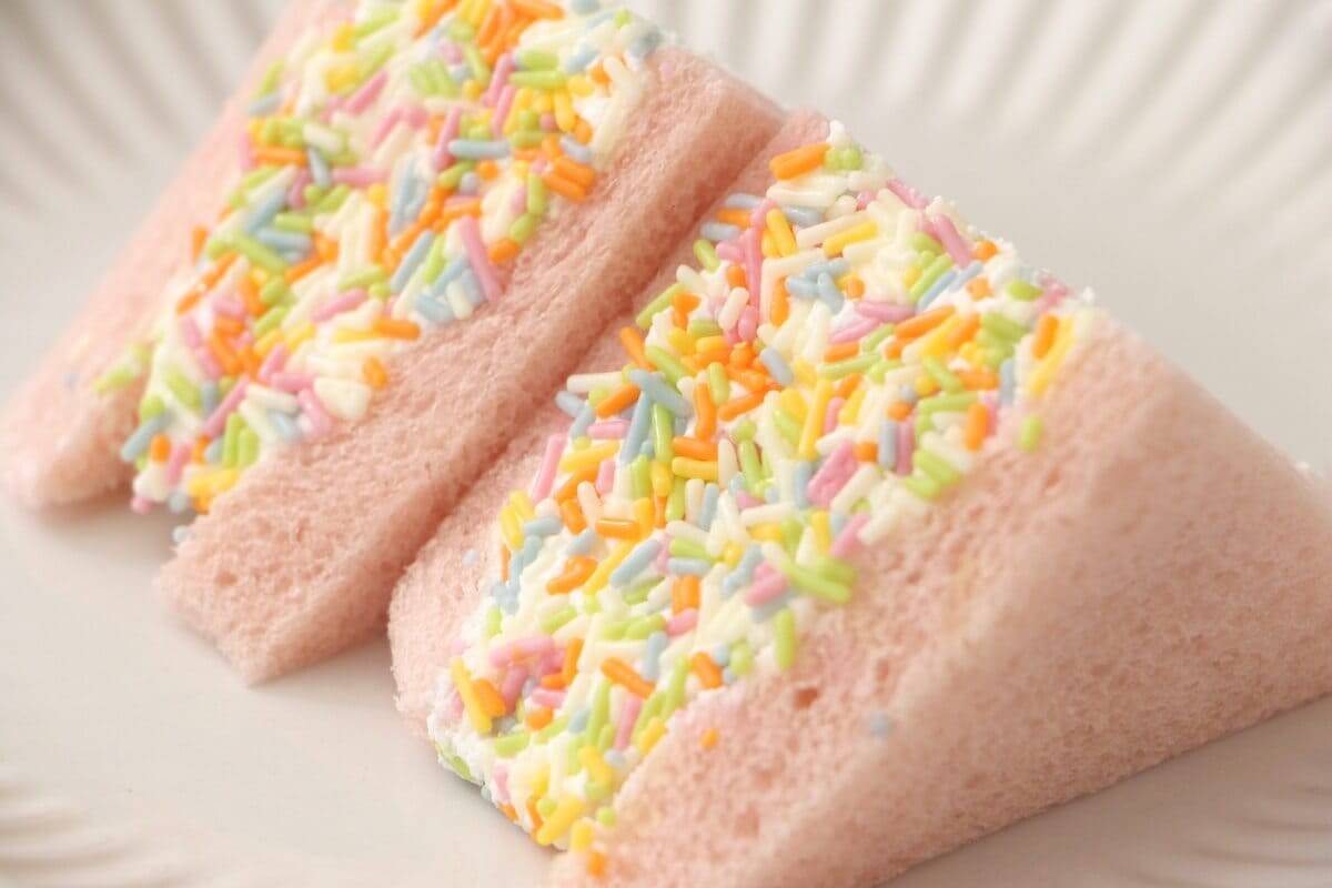 セブンイレブン「よくばりサンド カラーチョコ&ホイップ」