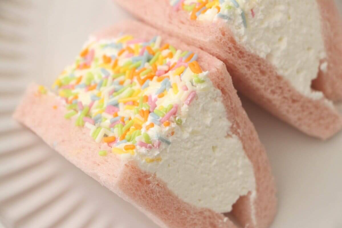 セブンイレブン「よくばりサンド カラーチョコ&ホイップ」