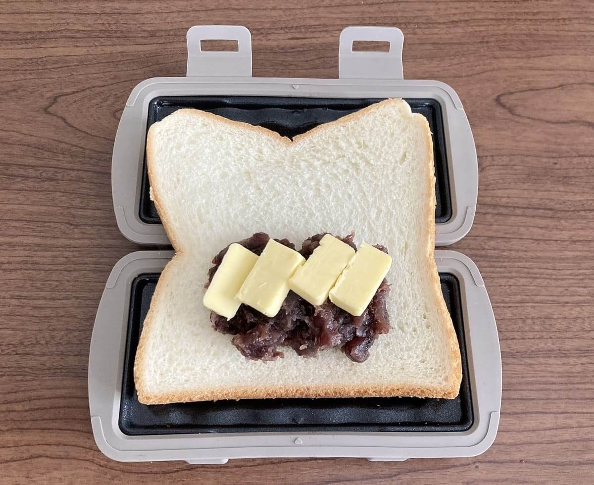 3COINS「電子レンジ用ハーフホットサンドメーカー」