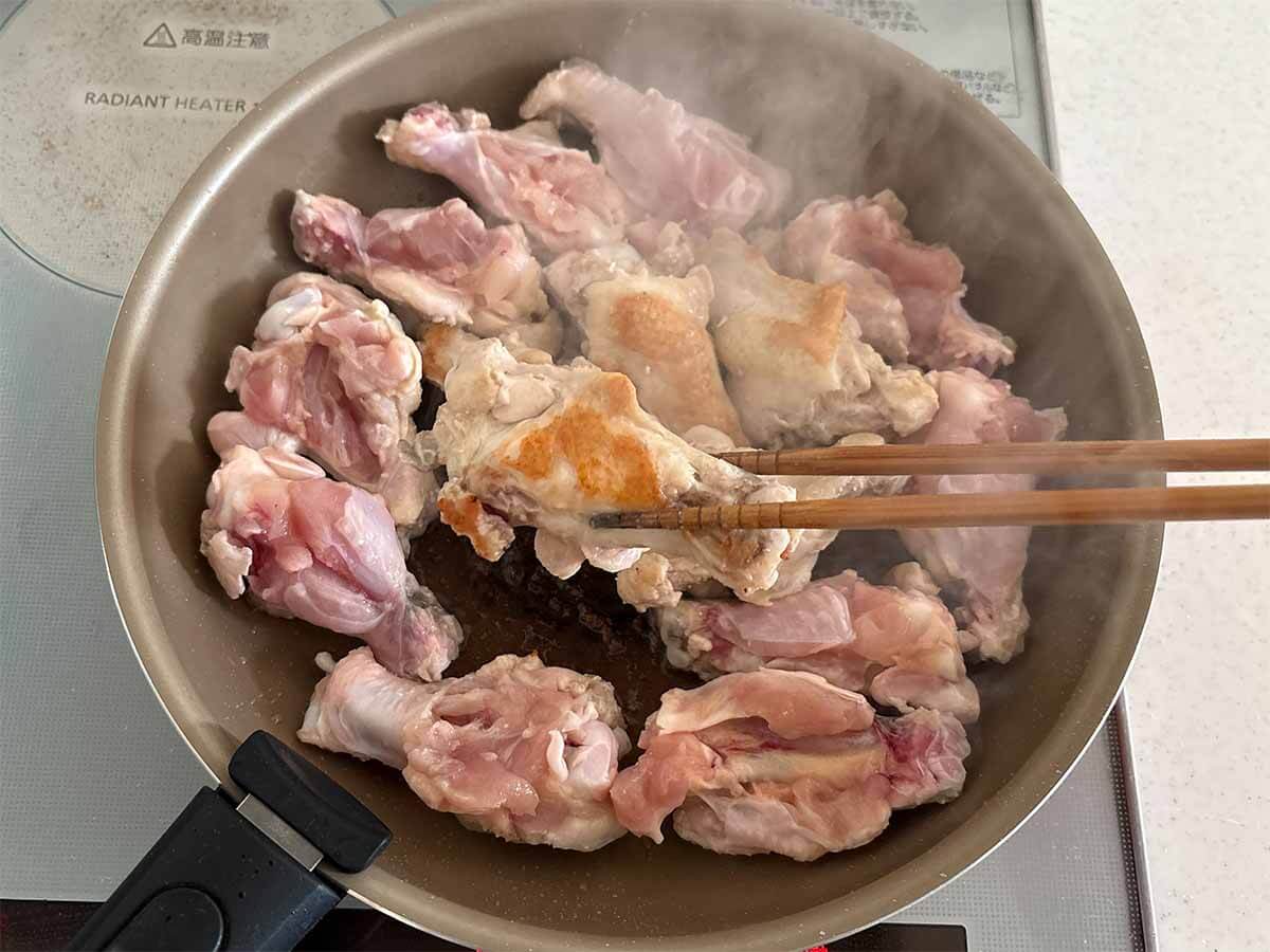 藤井恵さん「手羽元と卵とにんにくの酢しょうゆ煮」