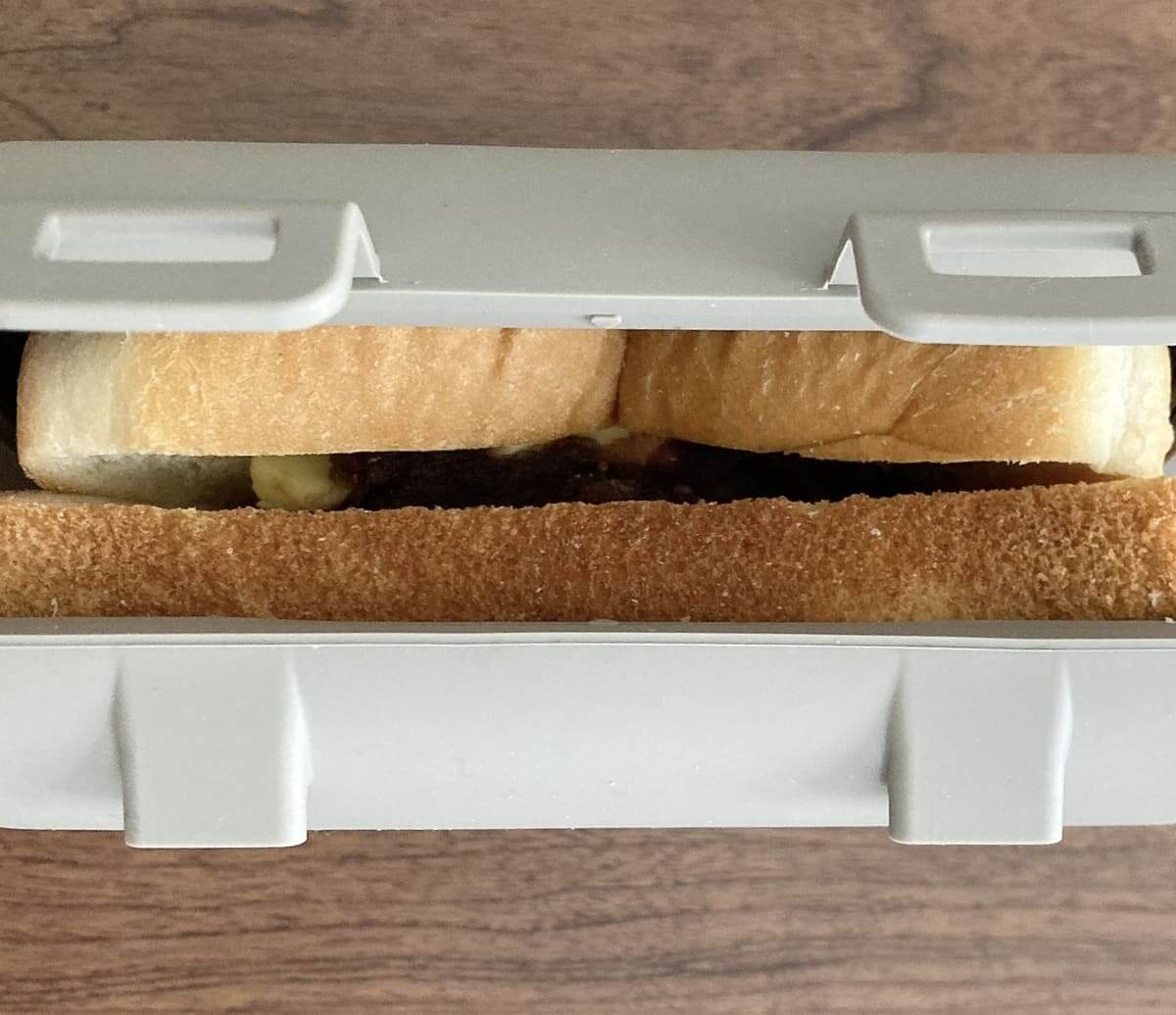 3COINS「電子レンジ用ハーフホットサンドメーカー」