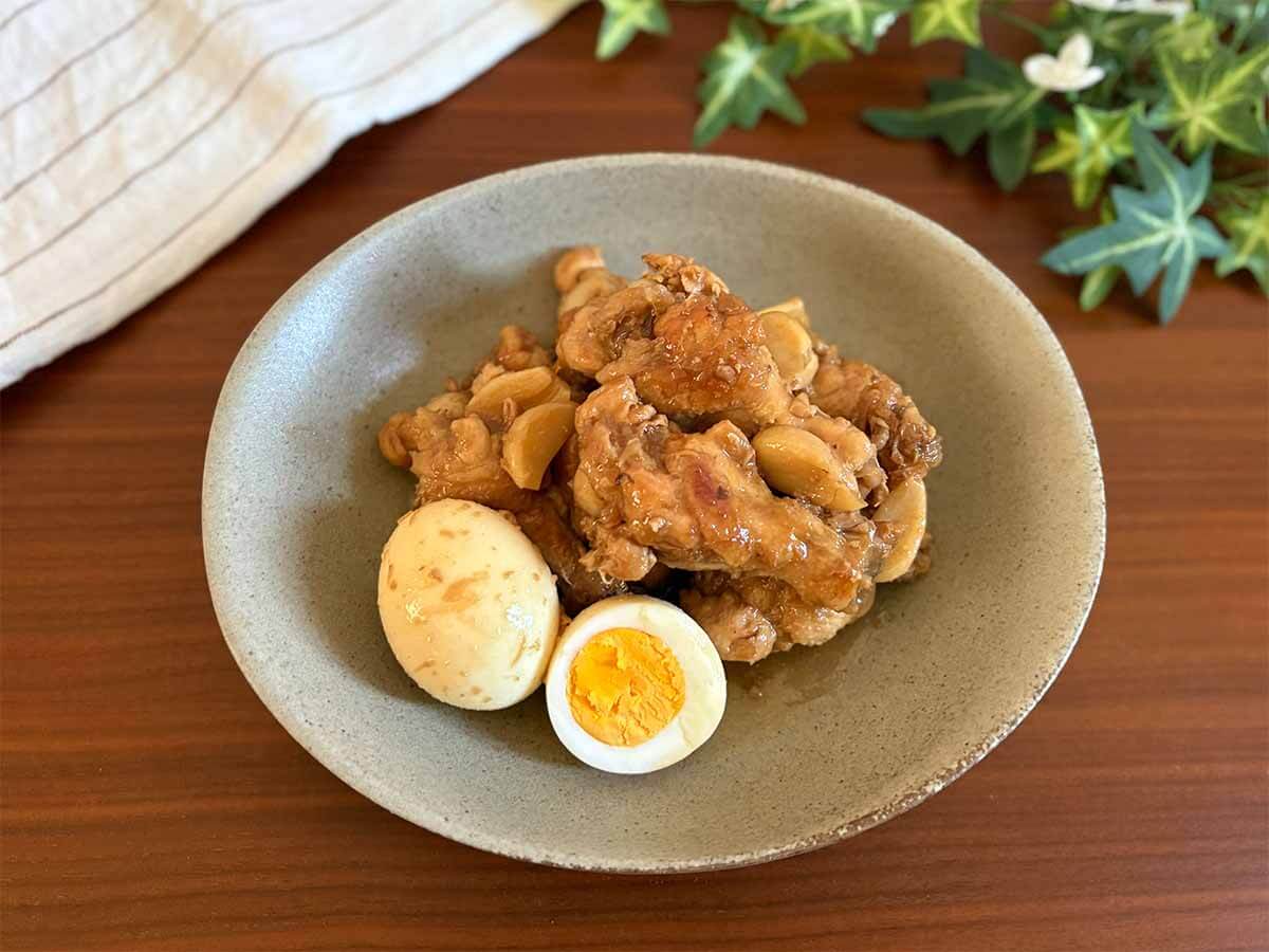 藤井恵さん「手羽元と卵とにんにくの酢しょうゆ煮」