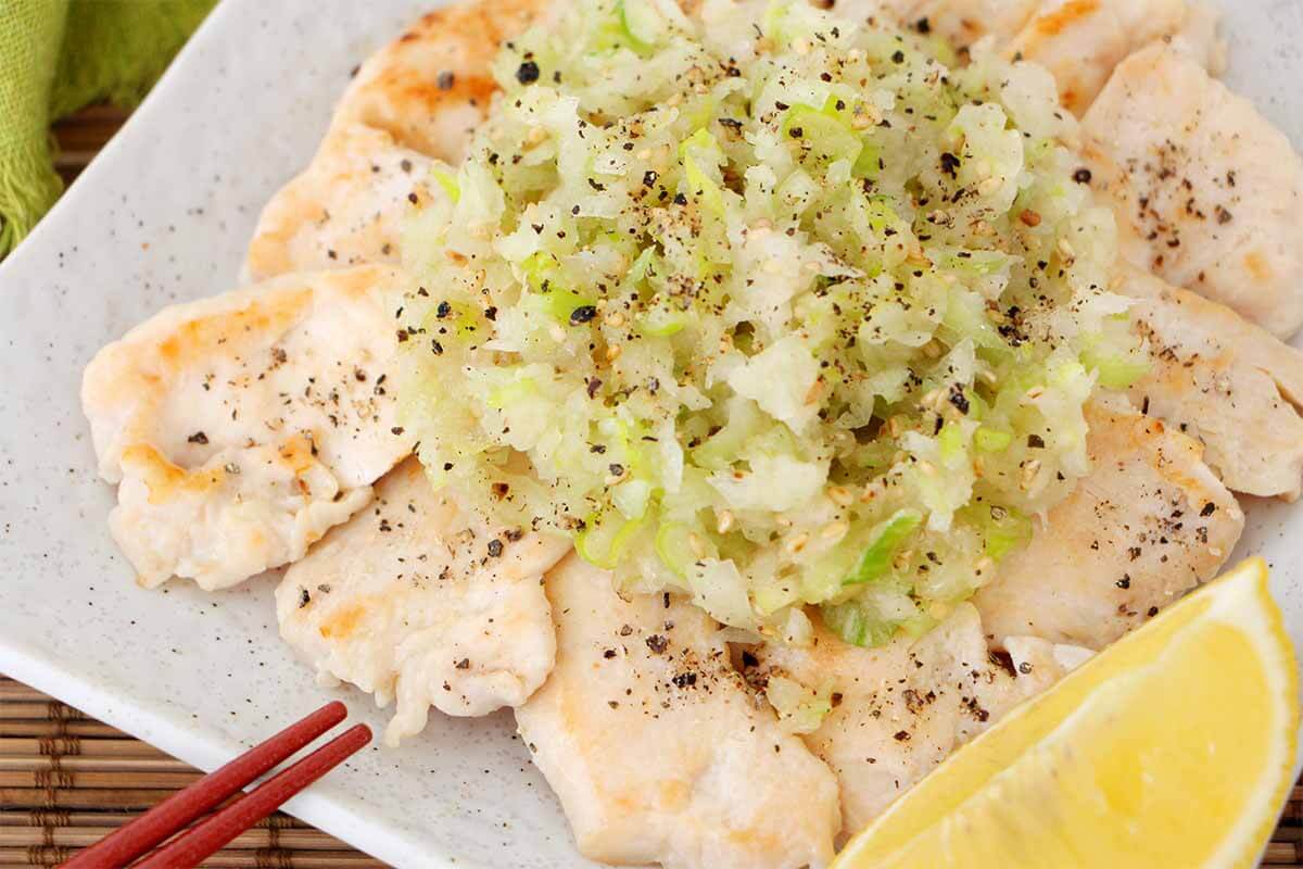 笠原将弘さん「鶏むね肉のタン塩風」