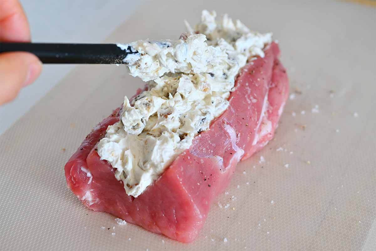 タサン志麻さん「豚ヒレ肉のベーコン巻きロースト」