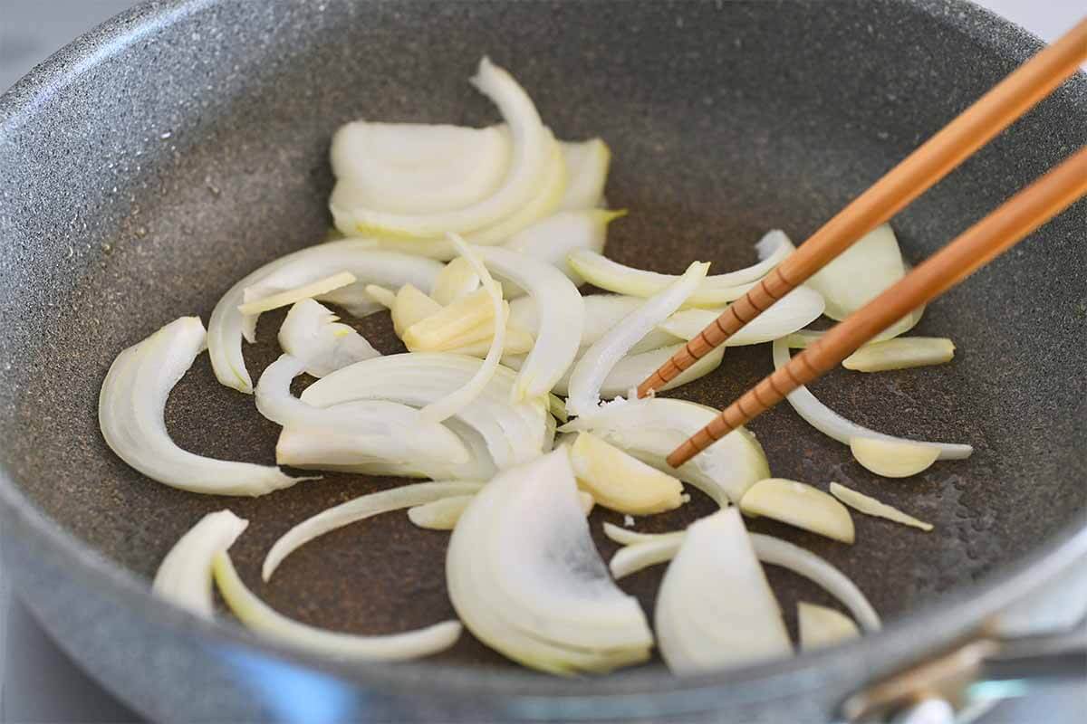 タサン志麻さん「鶏肉のバスク風煮込み」