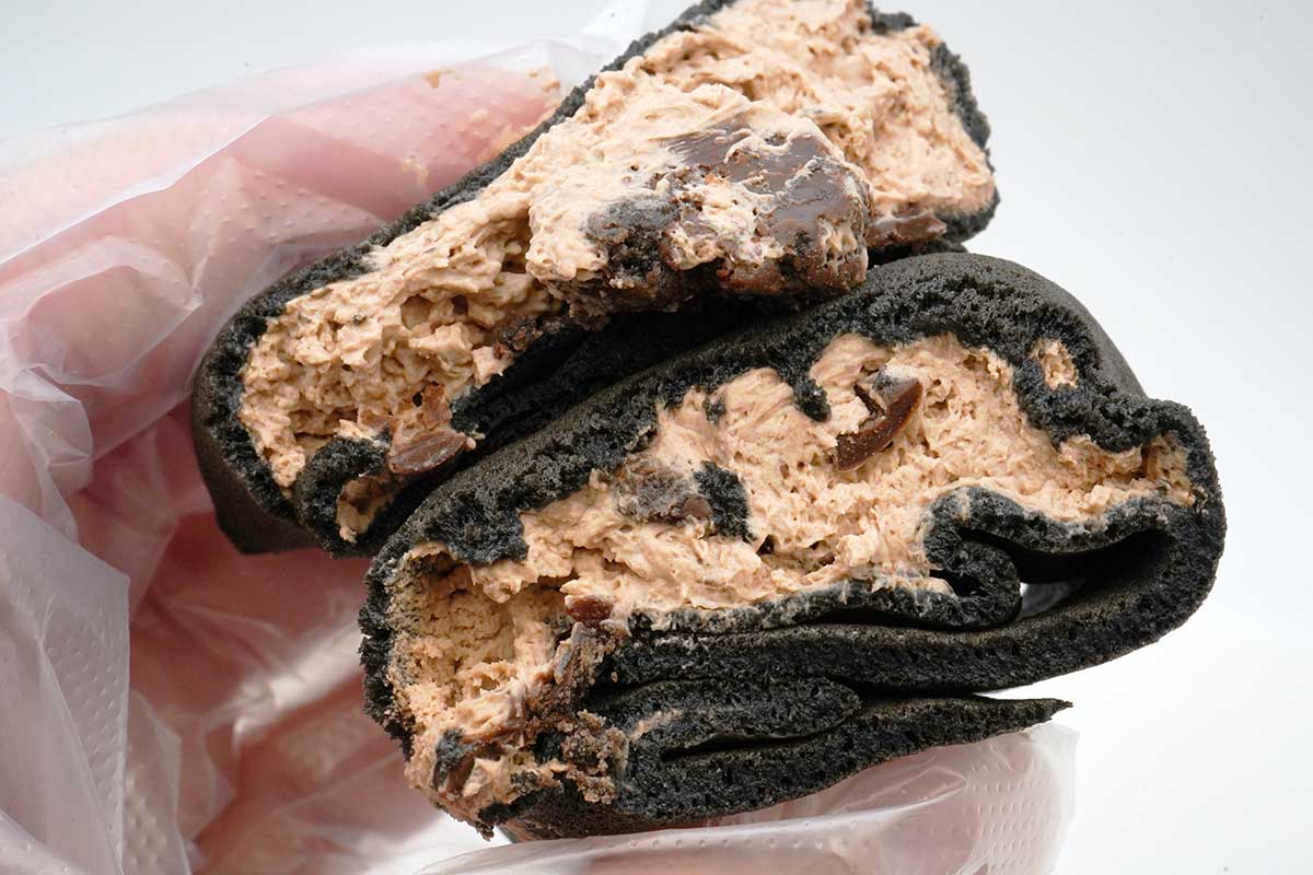 ファミマブラックサンダー　モチザクチョコクレープ