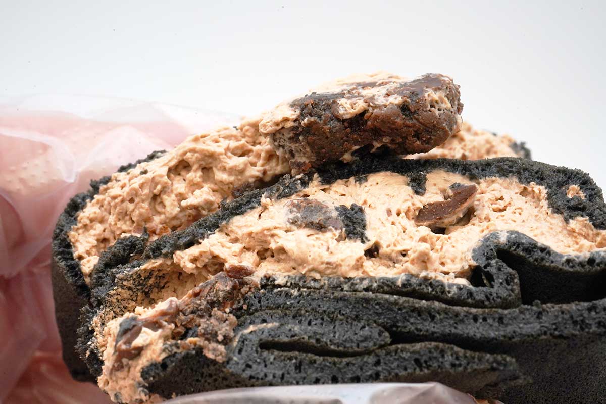 ファミマブラックサンダー　モチザクチョコクレープ