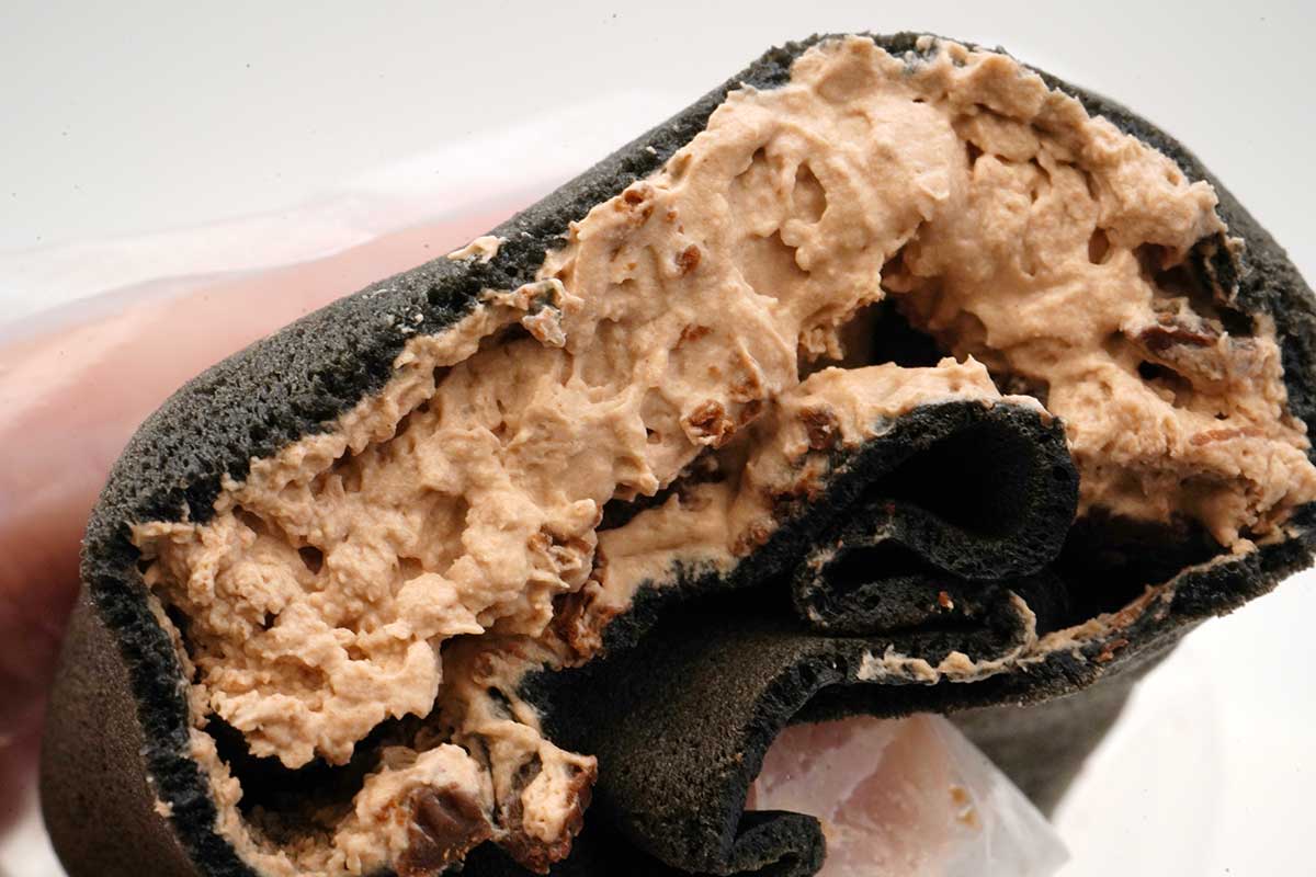 ファミマブラックサンダー　モチザクチョコクレープ