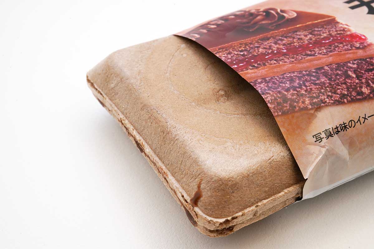 セブンストロベリーソース入りチョコレートモナカ