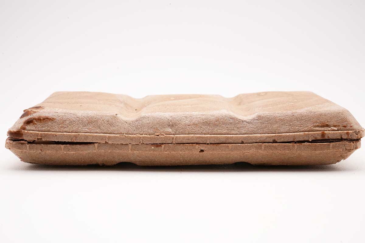 セブンストロベリーソース入りチョコレートモナカ