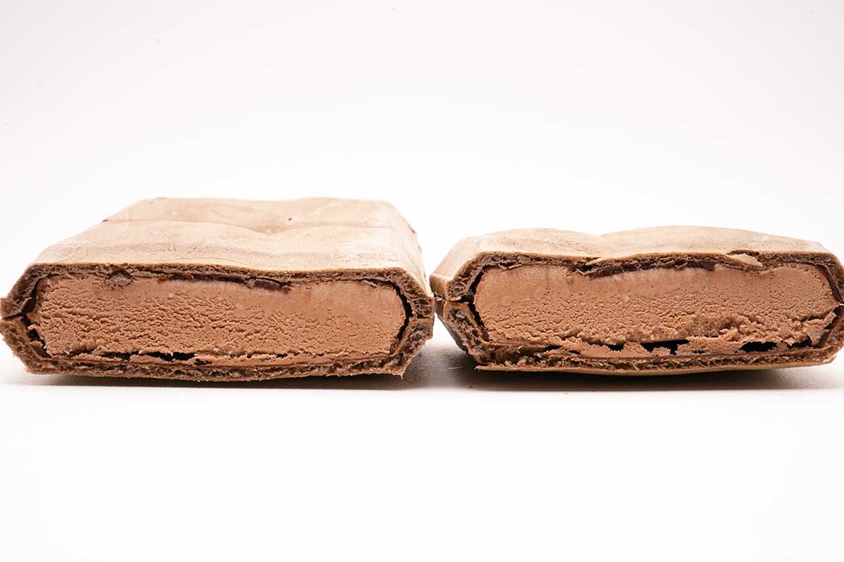 セブンストロベリーソース入りチョコレートモナカ