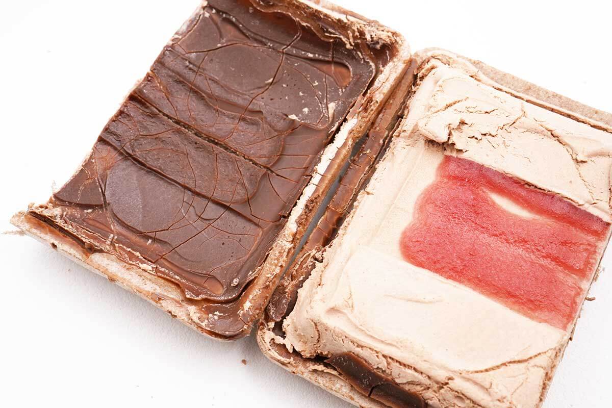 セブンストロベリーソース入りチョコレートモナカ