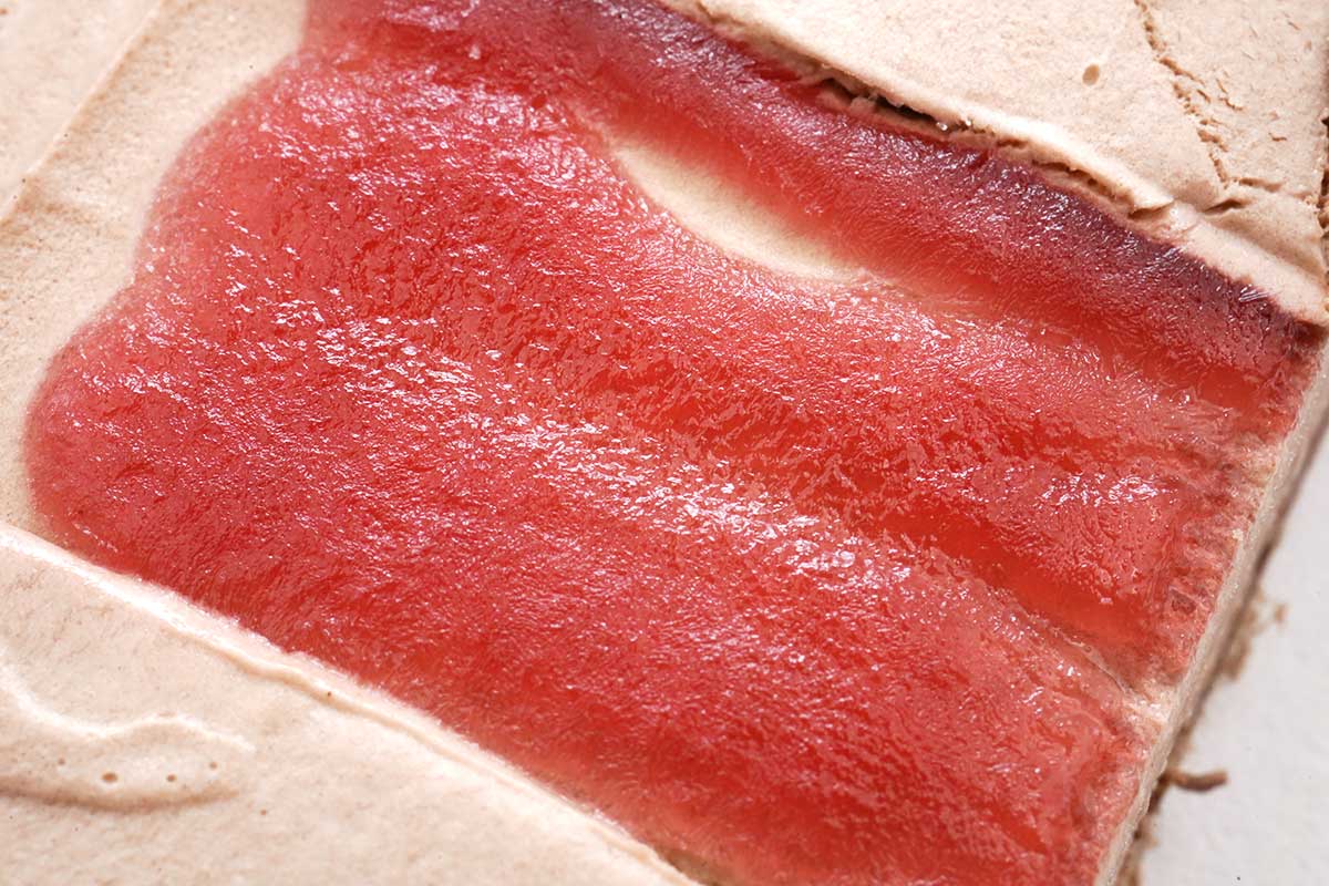 セブンストロベリーソース入りチョコレートモナカ