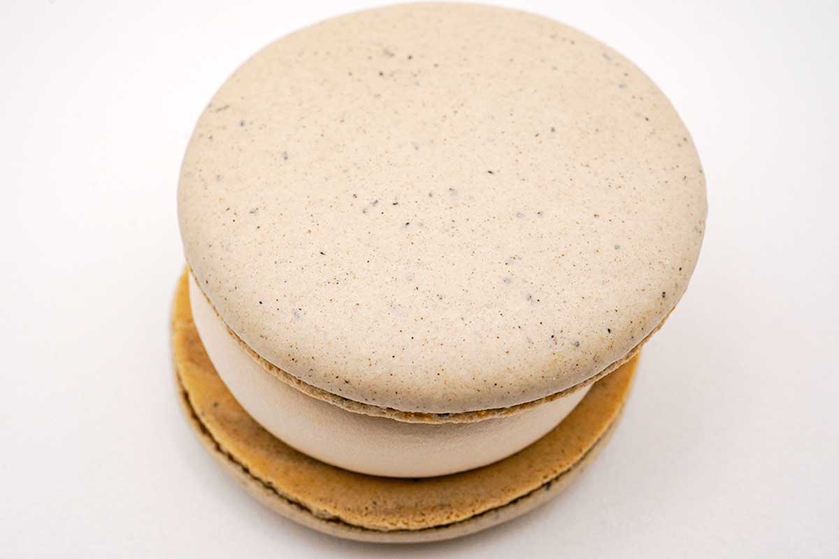 セブンイレブン７プレミアム　マカロンアイス　ほうじ茶ラテ