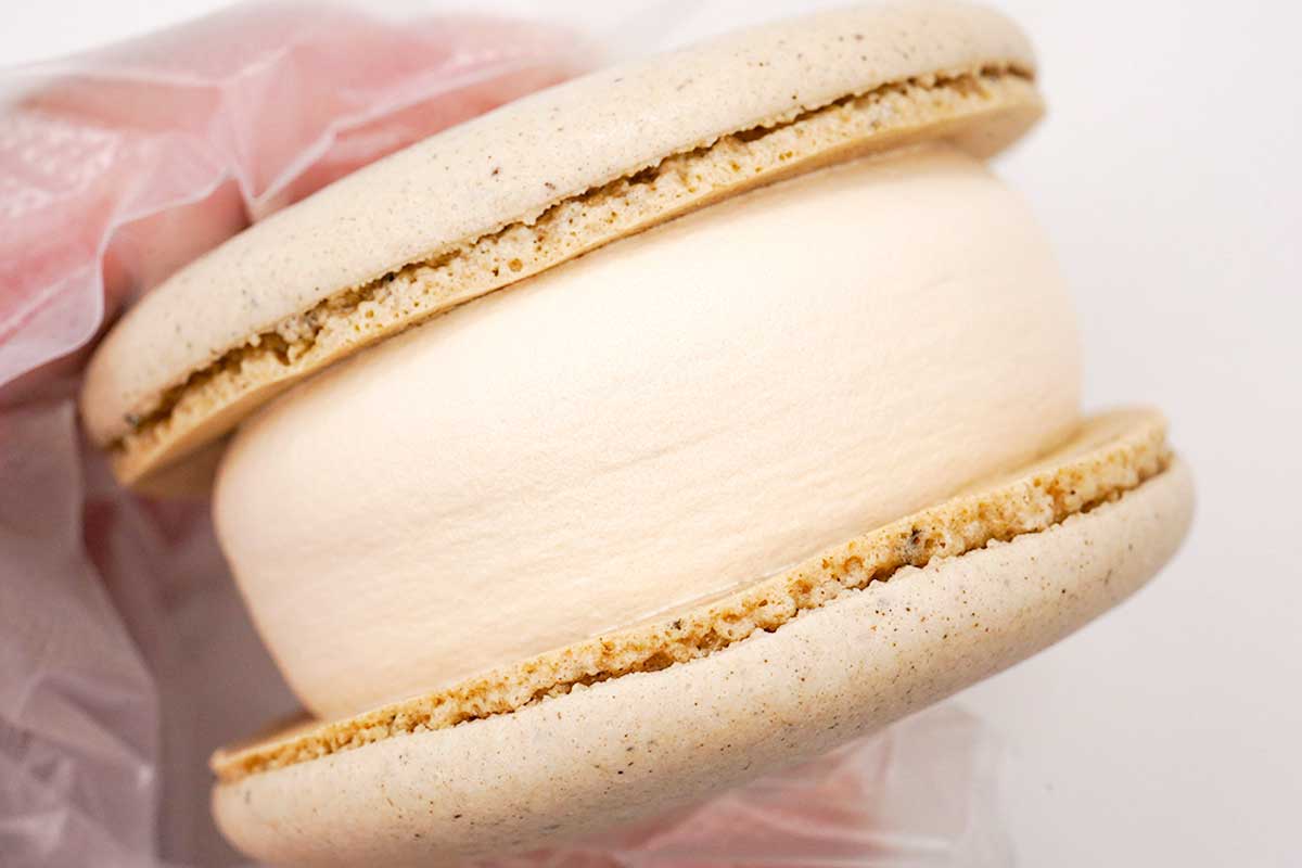 セブンイレブン７プレミアム　マカロンアイス　ほうじ茶ラテ