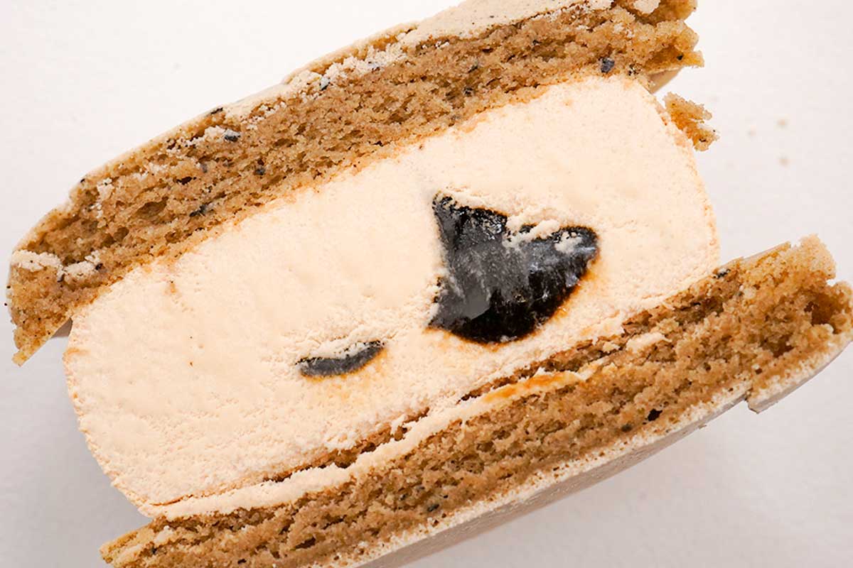 セブンイレブン７プレミアム　マカロンアイス　ほうじ茶ラテ