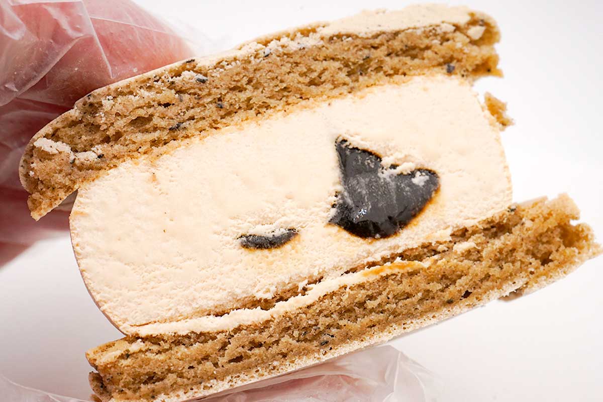 セブンイレブン７プレミアム　マカロンアイス　ほうじ茶ラテ